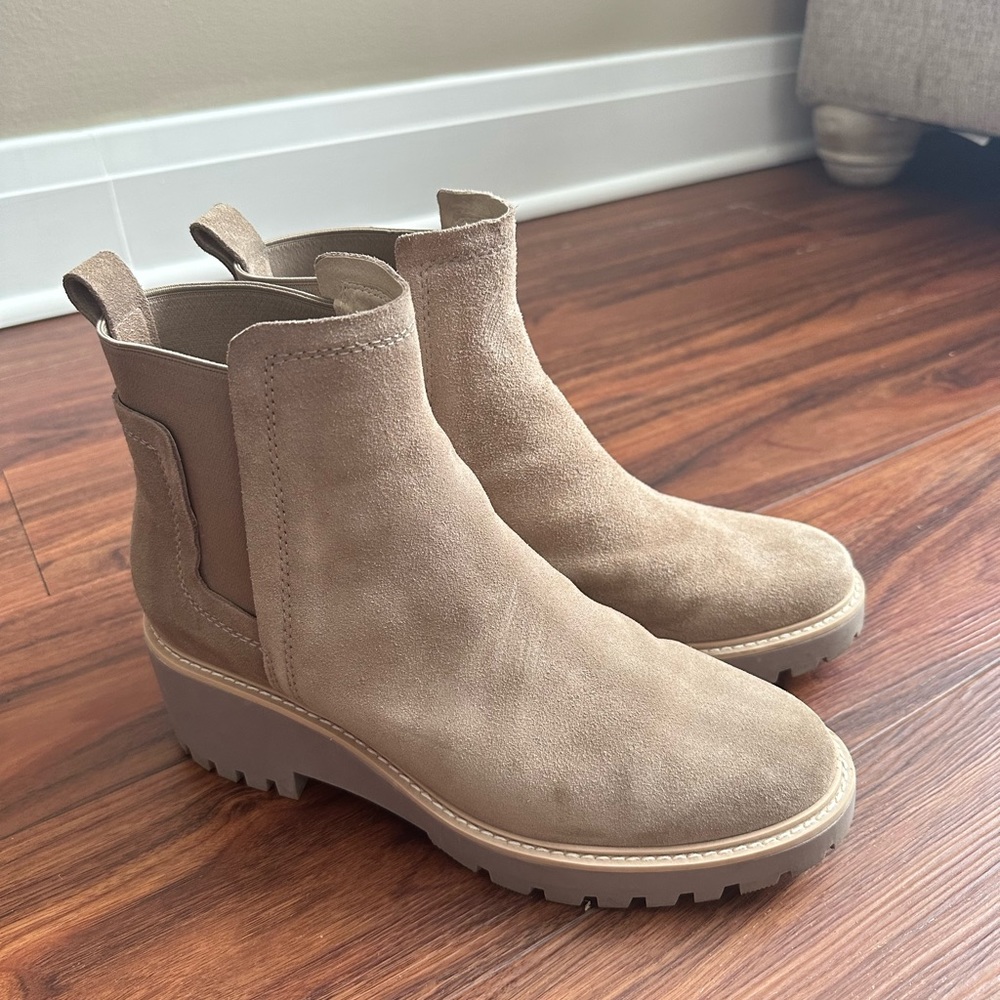Dolce Vita Haily Tan Suede Lug Heel Boots Size 9.5
